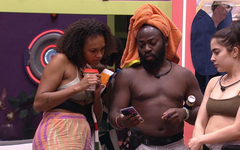 Participantes recebem celular e Feed BBB está liberado