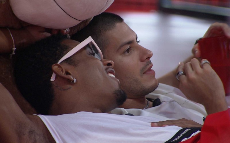 Paulo André analisa duas sisters do BBB 22: 