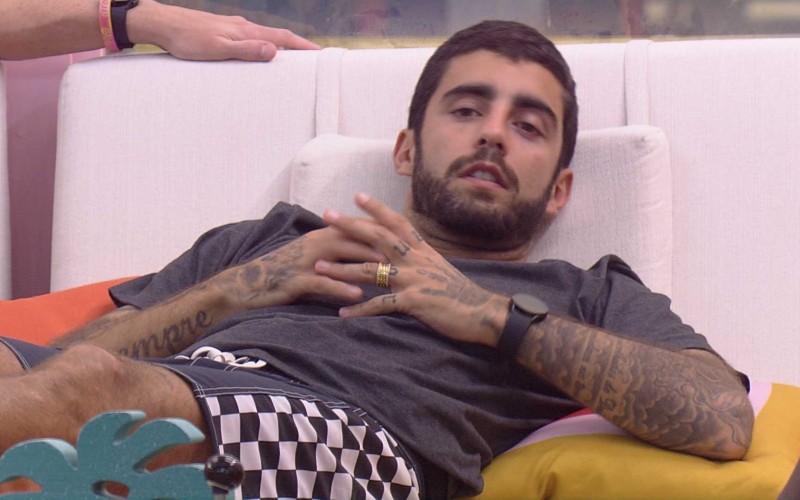 Pedro Scooby diz para Douglas Silva: 