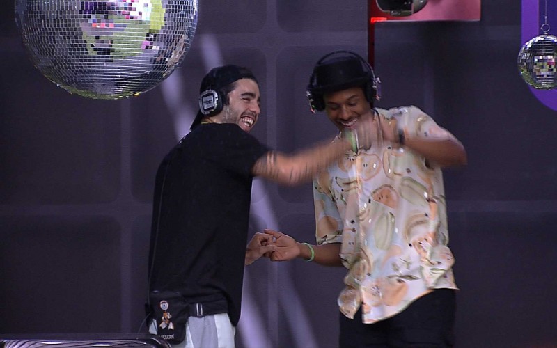 Pedro Scooby e Paulo André, do BBB 22, dançam juntos em ação