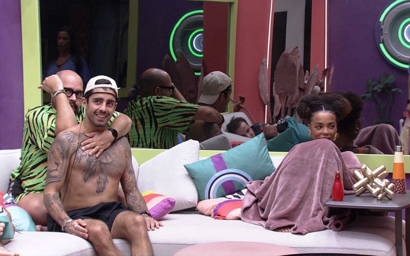 Pedro Scooby pede: ‘Não me faça cair em tentação’