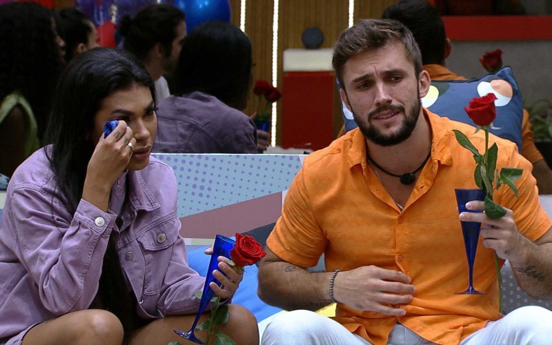 Pocah chora e desabafa com Arthur: 