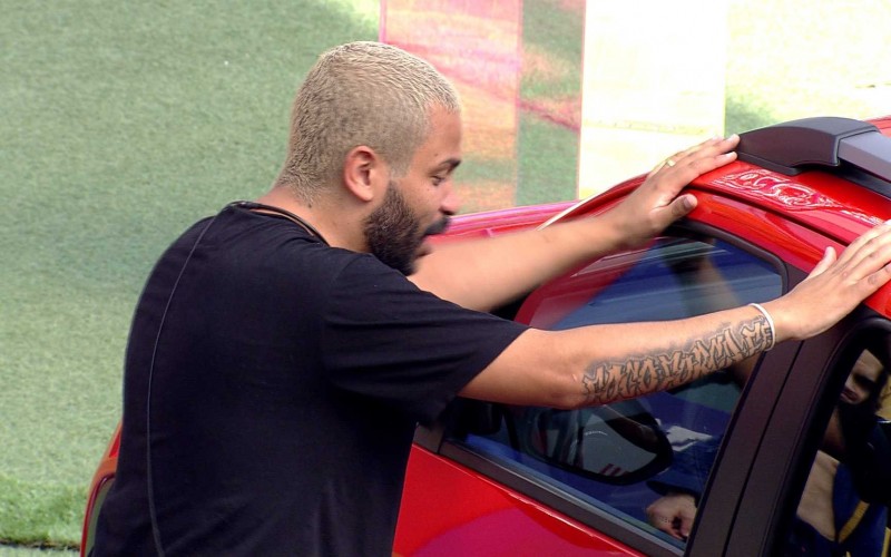 Projota se emociona e diz: 