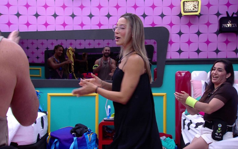 Quarto Anos 50 canta parabéns para Renata no BBB 25