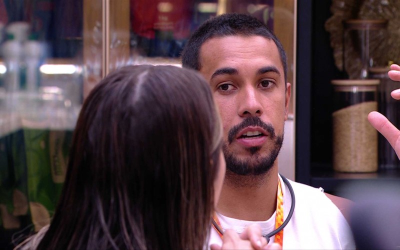 Em papo com Maike, Renata avalia comportamento de brother no BBB 25: 