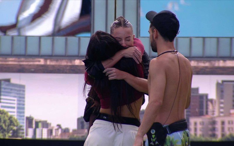 Renata chora ao sair da Prova do Líder do BBB 25