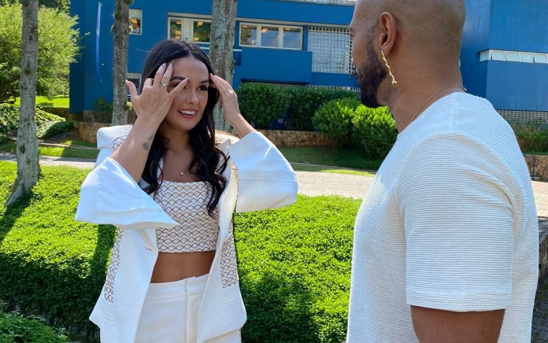 Ricardo e Larissa se reencontram fora da casa do BBB 23