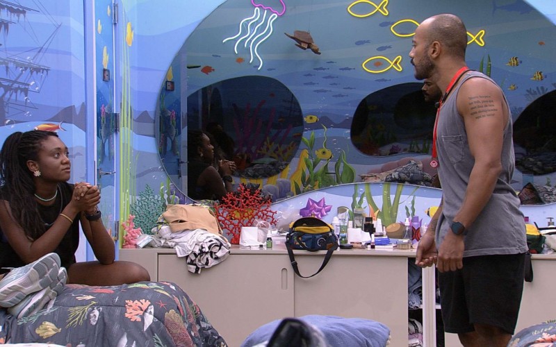 Ricardo pede desculpas a Sarah Aline