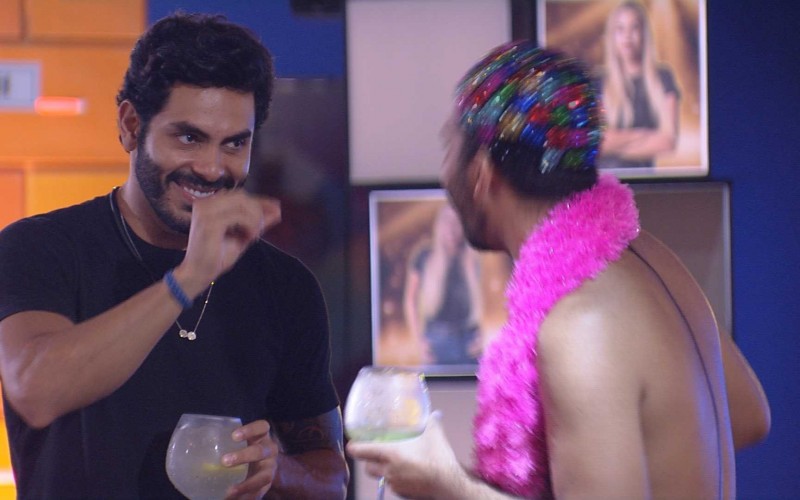 Rodolffo responde pergunta de Gilberto: 