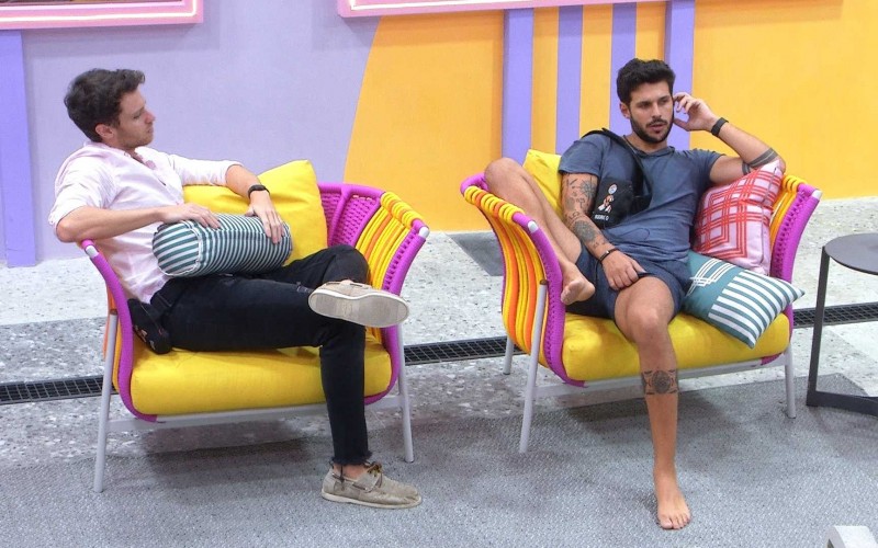 Rodrigo desabafa com Lucas: 