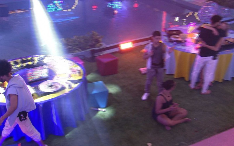 Rodrigo dispara para sister: 