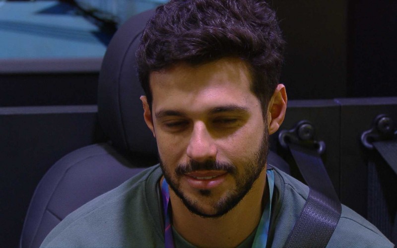 Rodrigo recebe Presente do Anjo