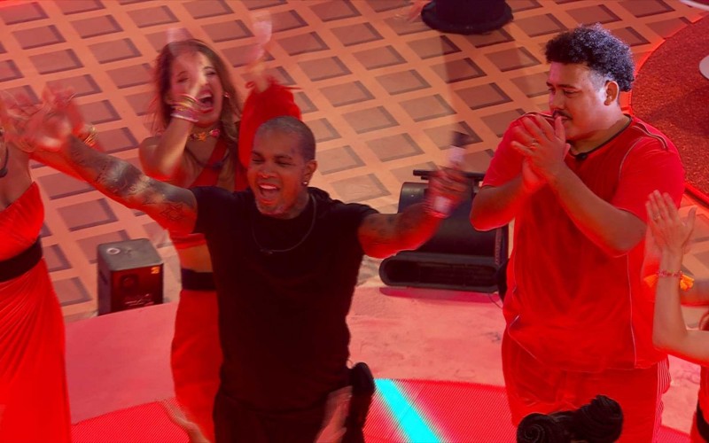 Rodriguinho faz apresentação de hit na Festa do BBB 24, após chorar no quarto