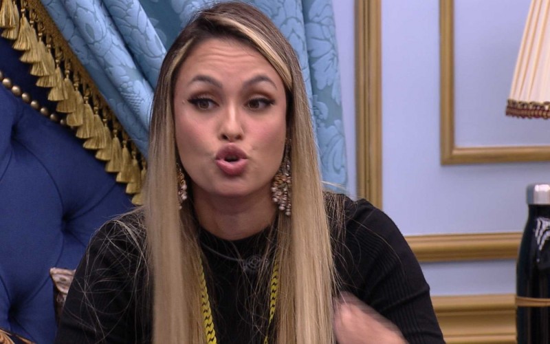 Sarah comenta sobre sister: 