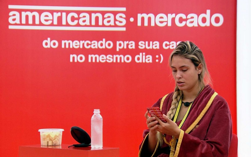 Sarah faz as compras para o grupo Vip do BBB21