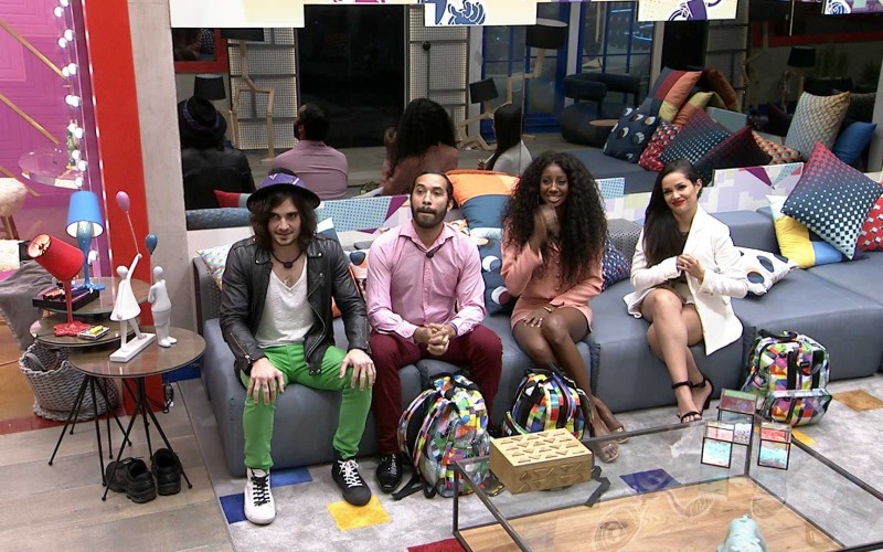 Semifinalistas assistem a vídeos de suas trajetórias no BBB21