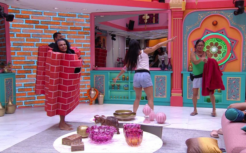 Sisters dançam forró enquanto Monstros cumprem Castigo