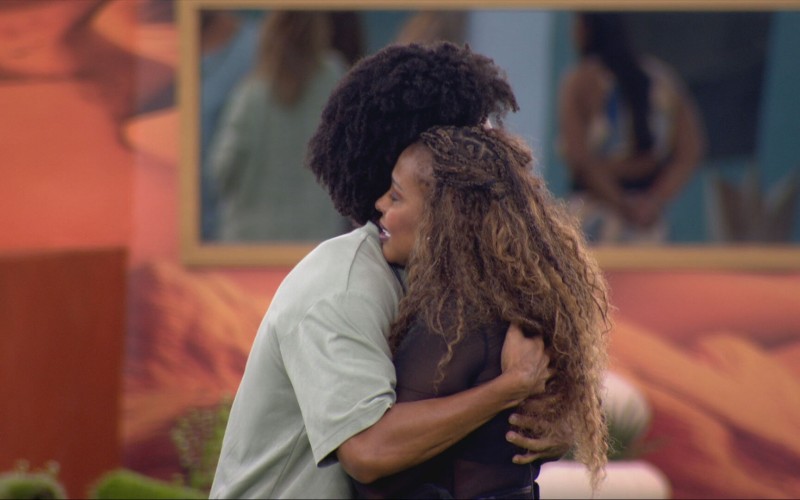 Sol Vega chora e é consolada após Eliminação de Aline Campos