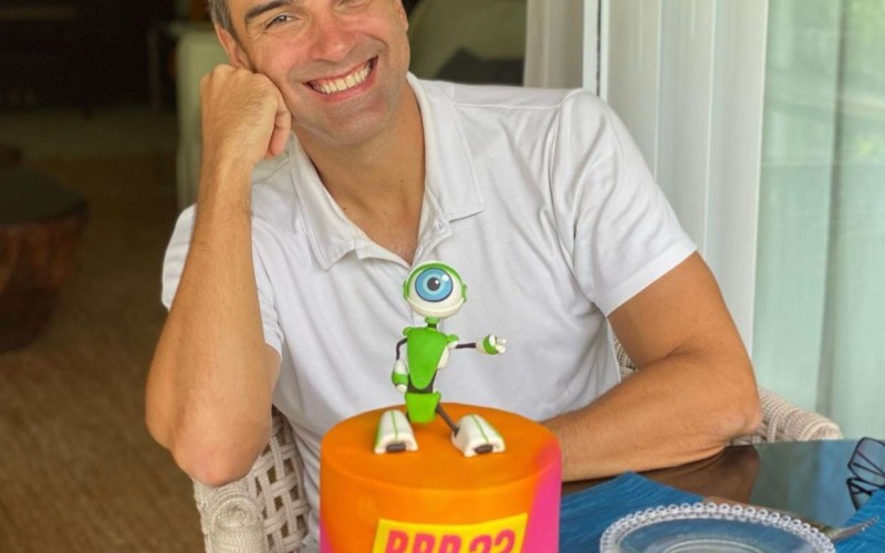 Tadeu Schmidt comemora 1 mês de BBB 22: 