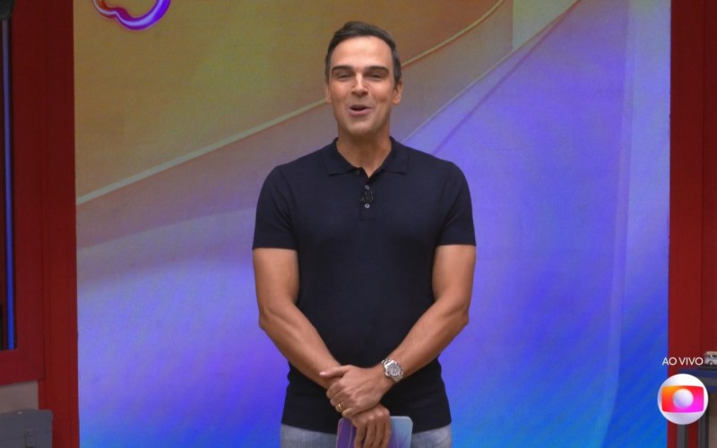 Tadeu Schmidt mostra detalhes da sala do BBB 23