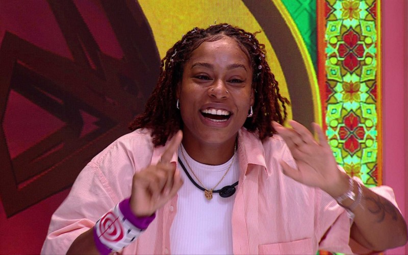 Thamiris imita Tadeu Schmidt, apresentador do BBB 25