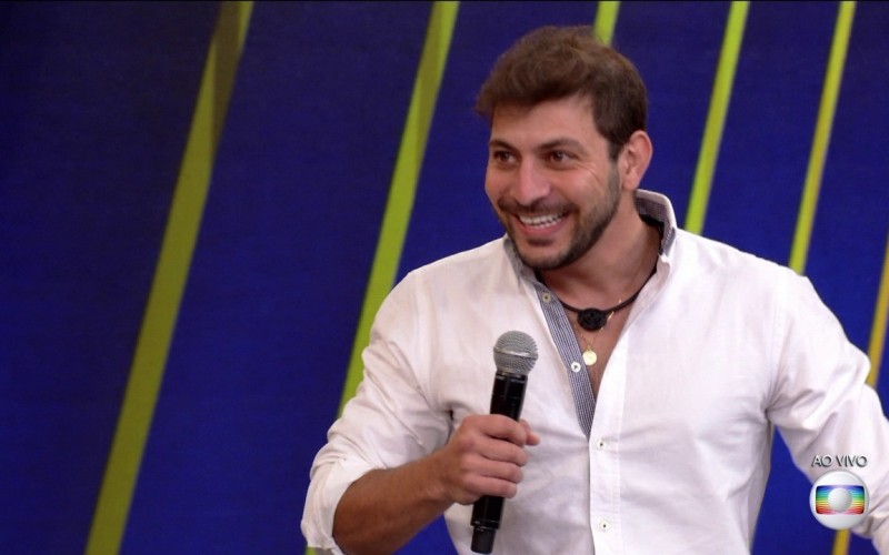 Tiago Leifert conversa com Caio, 11º eliminado do BBB21