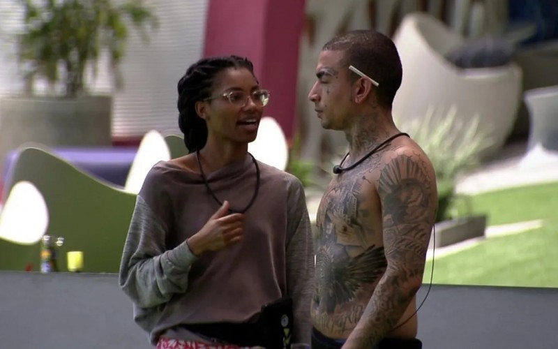 Tina comenta Poder Supremo de MC Guimê: 