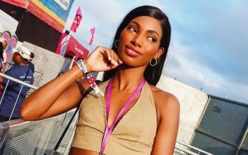 Tina responde se está no grupo de WhatsApp do Quarto Deserto