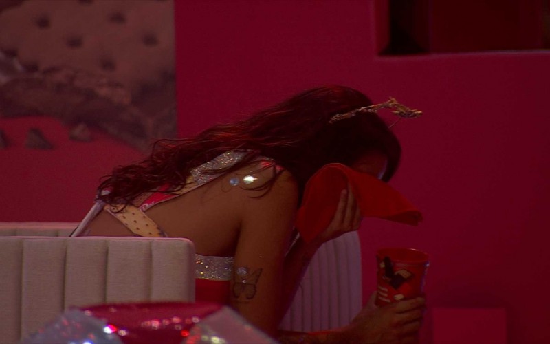 Vanessa Lopes chora e desabafa sobre 