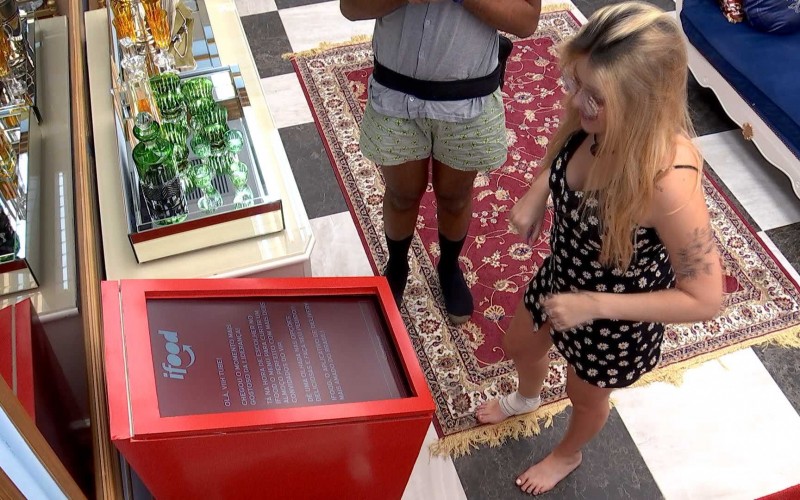 Viih Tube comemora Almoço do Líder no BBB21