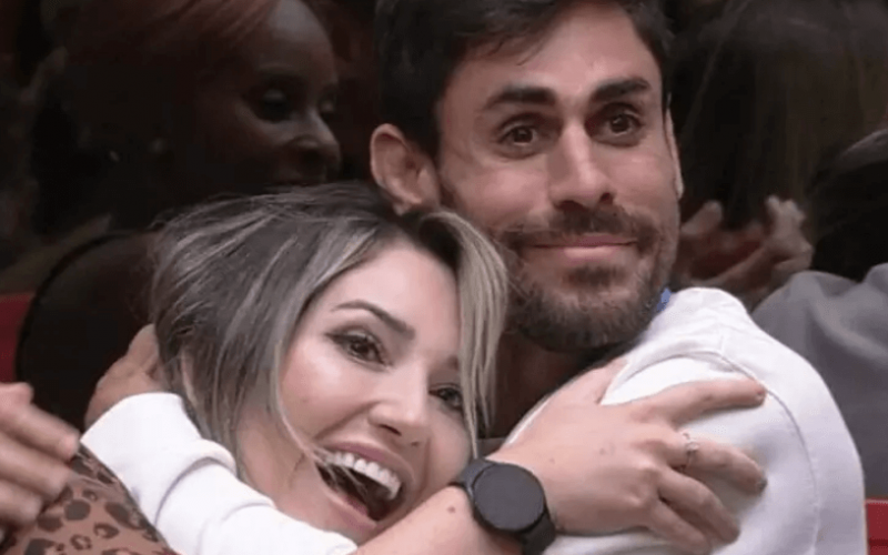 
Amanda e Cara de Sapato estão ficando com acordo de exclusividade
