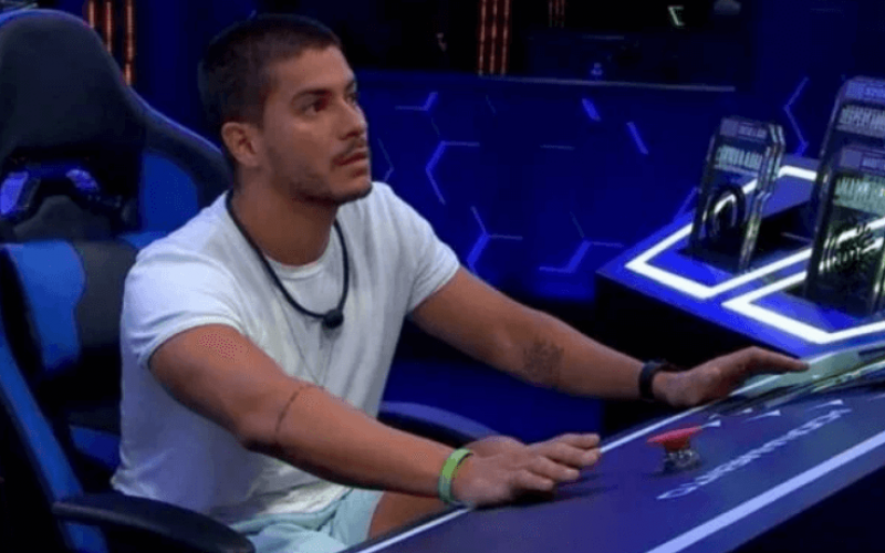 BBB22: Arthur acorda participantes e coloca todos na Xepa após a festa