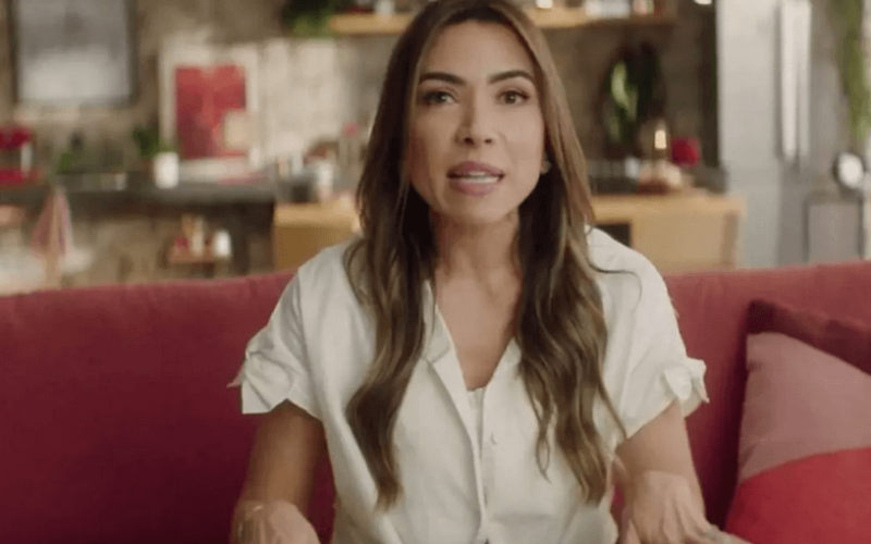 BBB22: Patrícia Abravanel aparece na Globo e alfineta Tiago