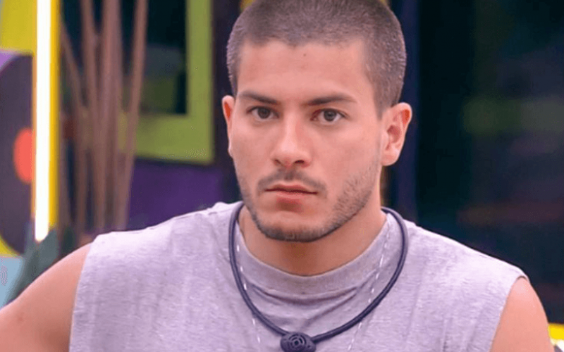 Globo deseja contratar Arthur Aguiar para a próxima novela das sete