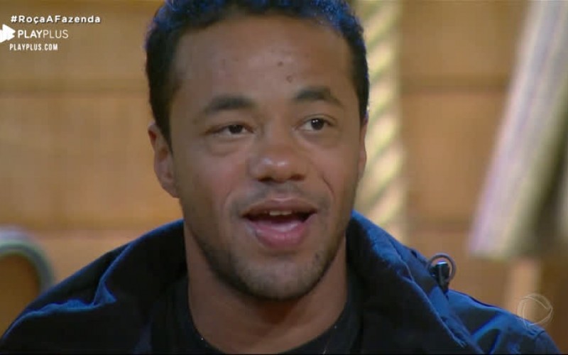 ‘Estava carente e me deu vontade de beijar’, diz Phellipe sobre expulsão