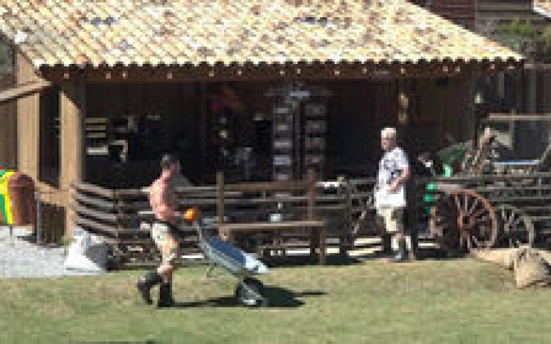 Evandro Santo e Leo Stronda dizem que vão morar juntos