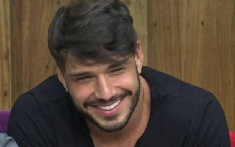 Lucas se emociona com surpresa dos fãs