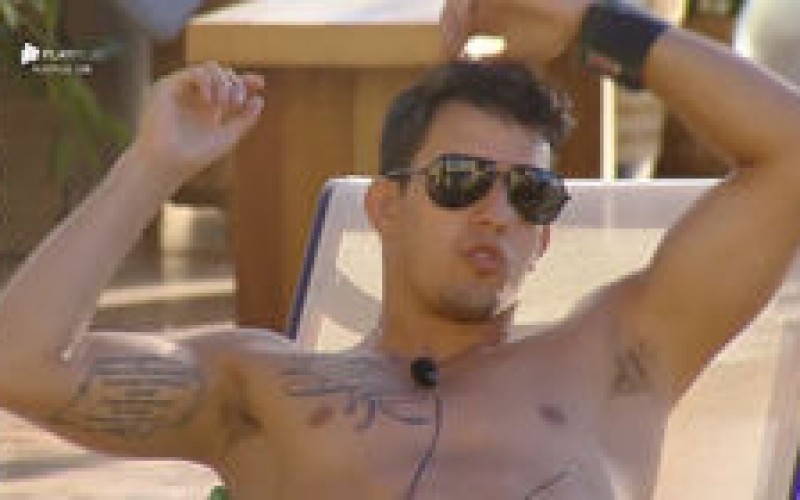 Felipe Sertanejo conta que já bateu em 15 homens de uma vez