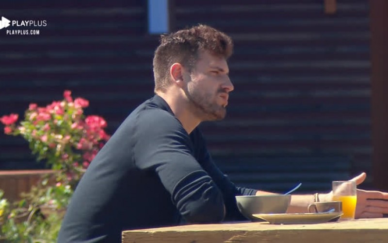 Guilherme Leão critica clareamento de dentes em conversa com Tati