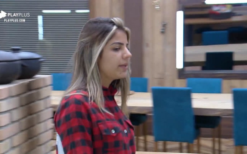 Hari admite que ficou bêbada após tomar uma garrafa de champanhe