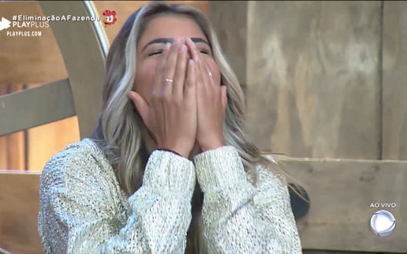 Hari Almeida conquista vaga na grande final e se emociona