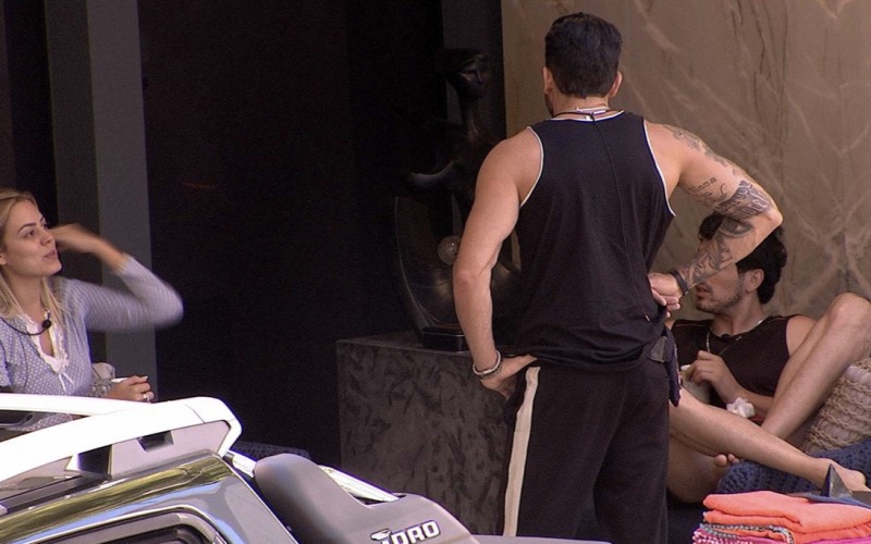 Isabella comenta proximidade com Carolina: 