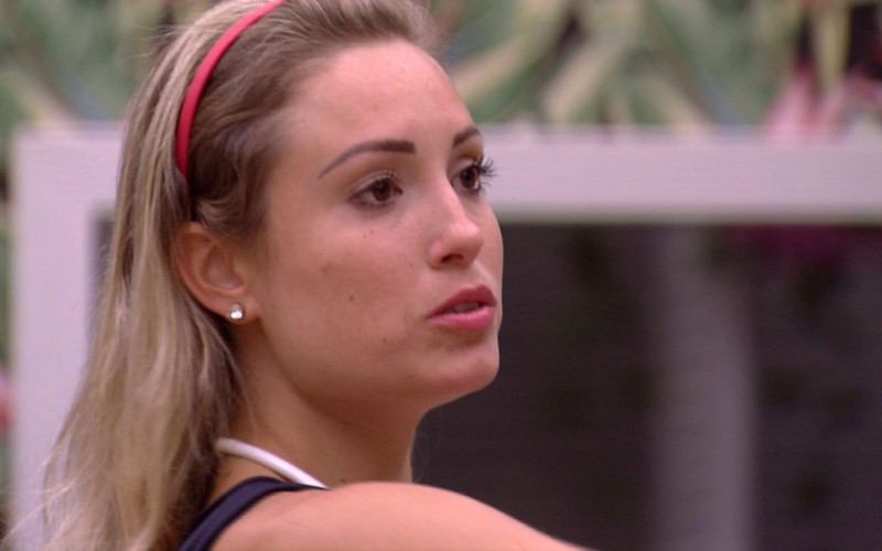 Jéssica fala sozinha: 