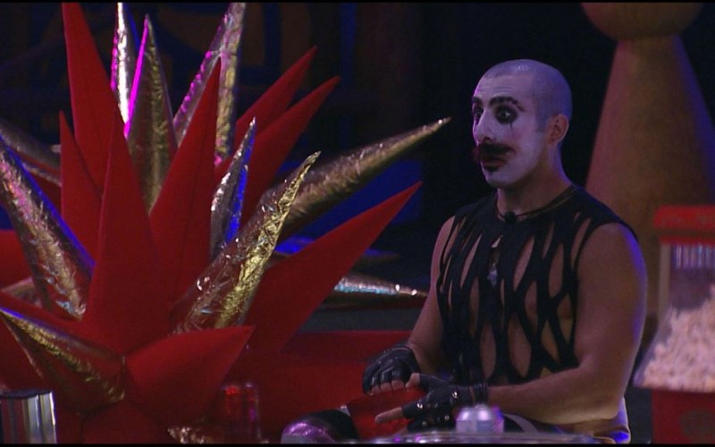 Jéssica faz performance para Kaysar