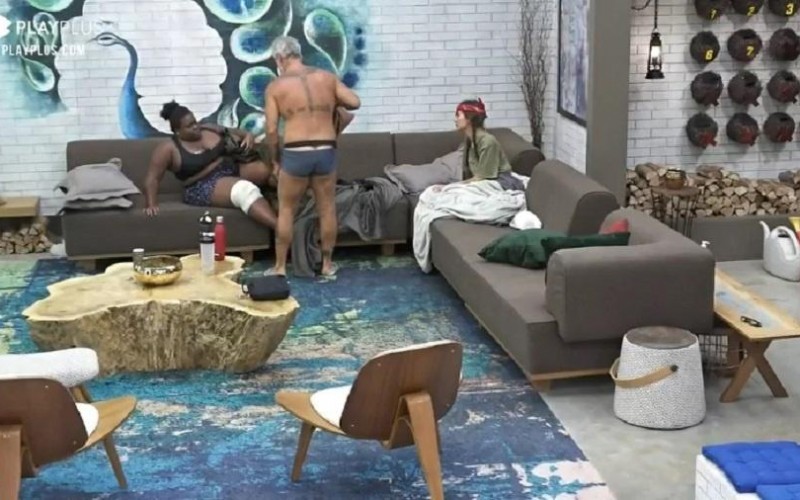 Jojo Todynho tem joelho enfaixado após a disputa do prova do fazendeiro