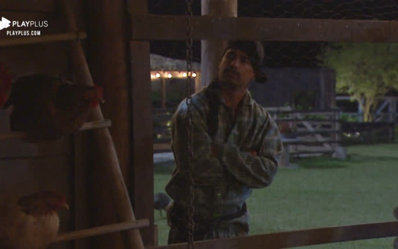 Jorge acorda de madrugada com canto do galo: 