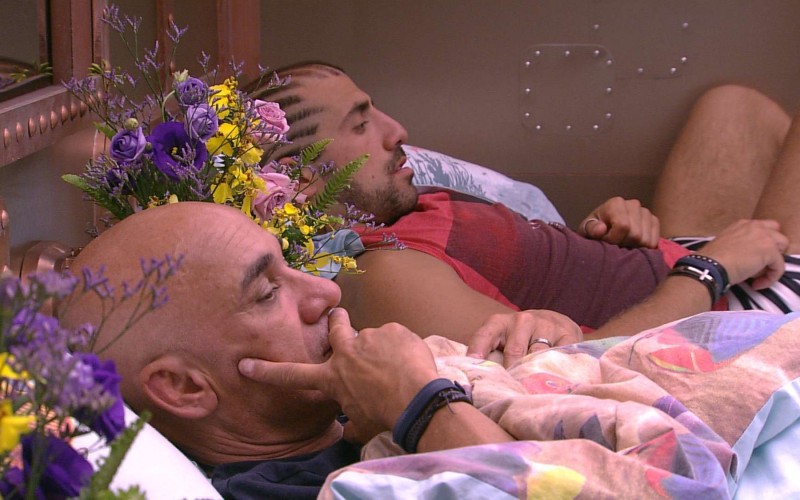 Kaysar aconselha Ayrton: 