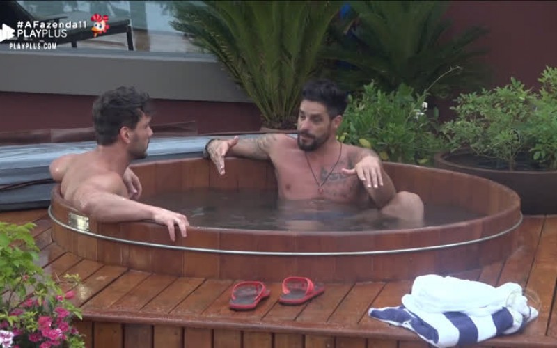 Lucas abre o coração sobre Hari em conversa com Diego