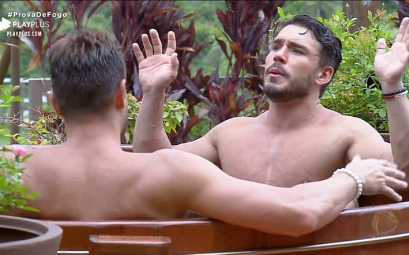 Lucas e Guilherme discutem feio no ofurô