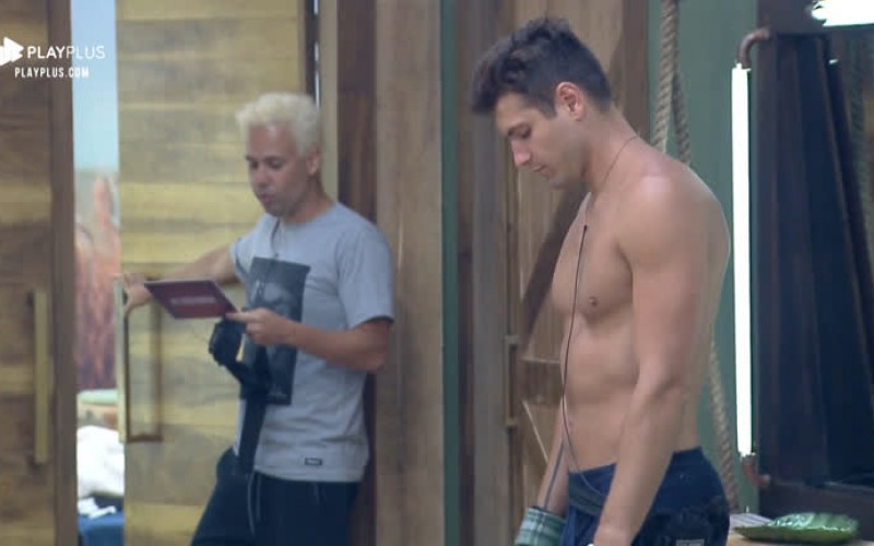 Lucas escova dente na sede e peões são punidos: sem piscina e ofurô